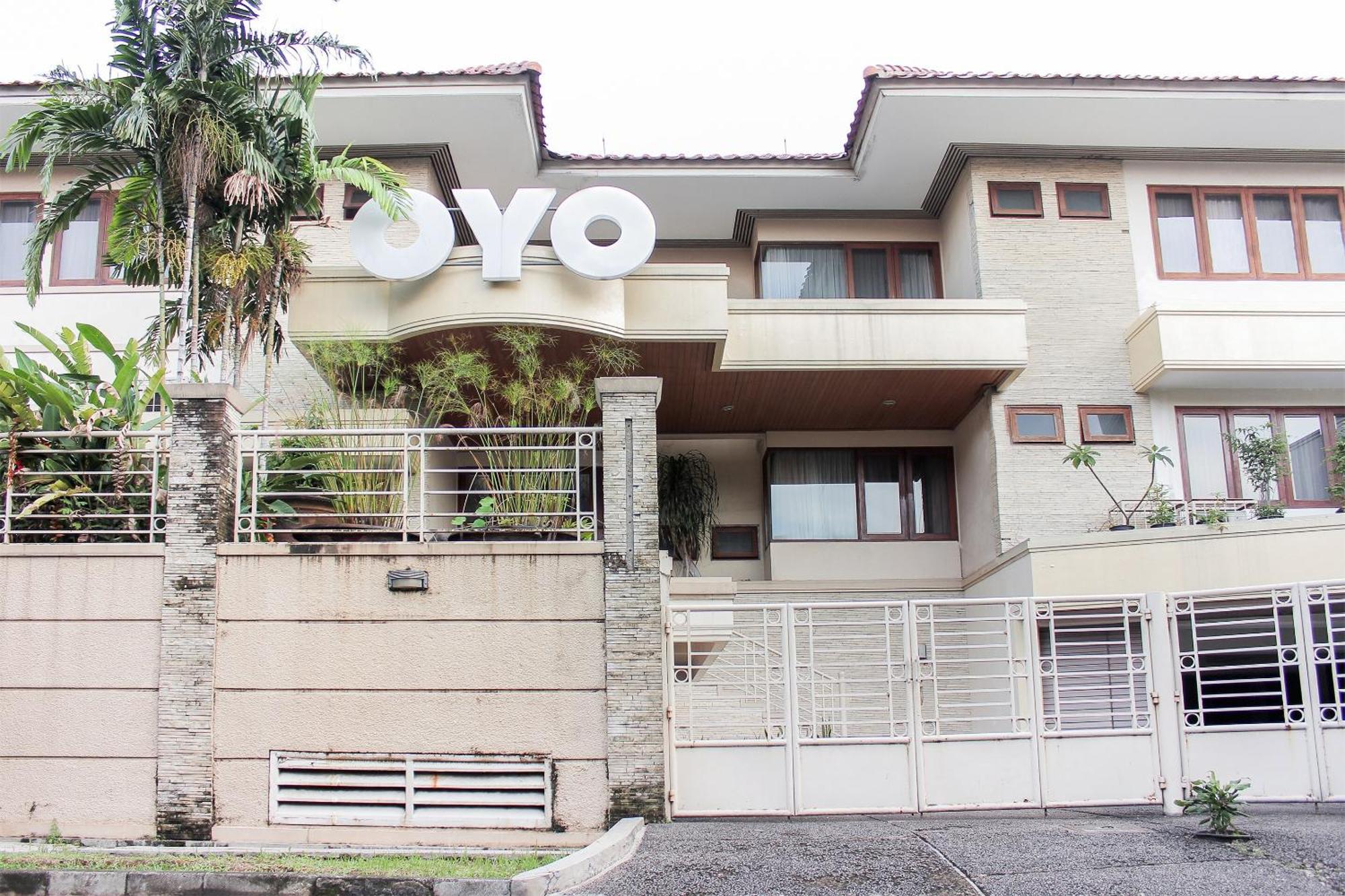 Hotel Super Oyo 123 Puri Lotus Giacarta Esterno foto